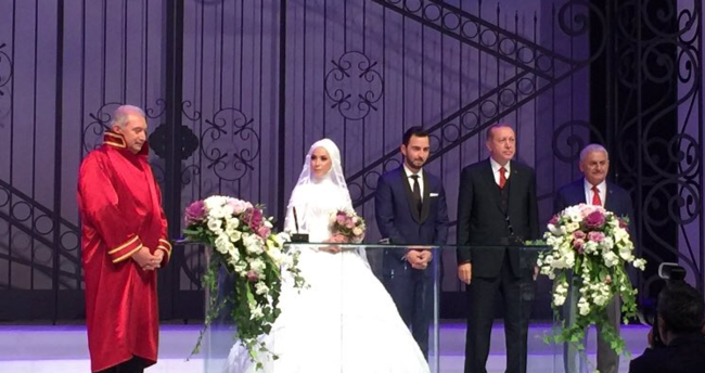 President Erdogan attends the wedding of the son of the Minister noble