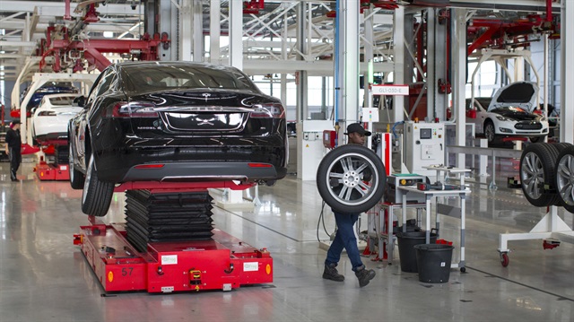 Tesla Motors, who delayed Model 3, dismissed hundreds of employees