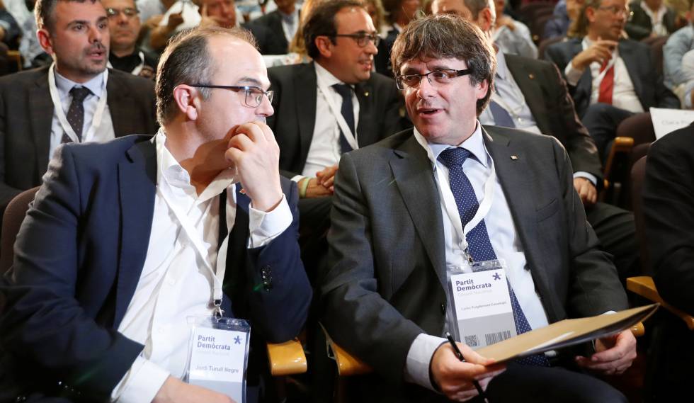 The government dismiss Puigdemont and his entire cabinet